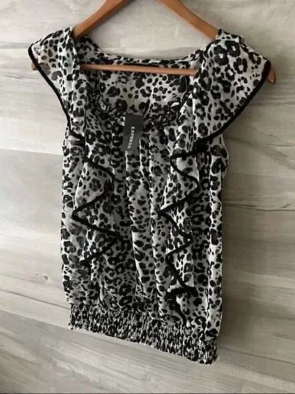 Express Womens Sleeveless Animal Print Ruffled Crewneck Blouse Size XS - Picture 4 of 8